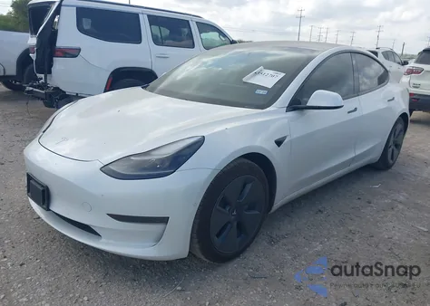 2021 Tesla Model 3 Standard Range Plus Rear-Wheel Drive z USA, uszkodzony, nr VIN 5YJ3E1EA9MF919945